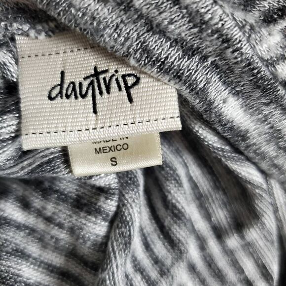 Daytrip Women’s Striped Open Front Cocoon Cardigan Sweater Size S Gray White - Picture 4 of 6